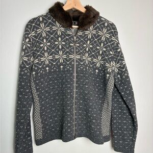 Maurices Gray and Cream Patterned Cardigan with Faux Fur Collar